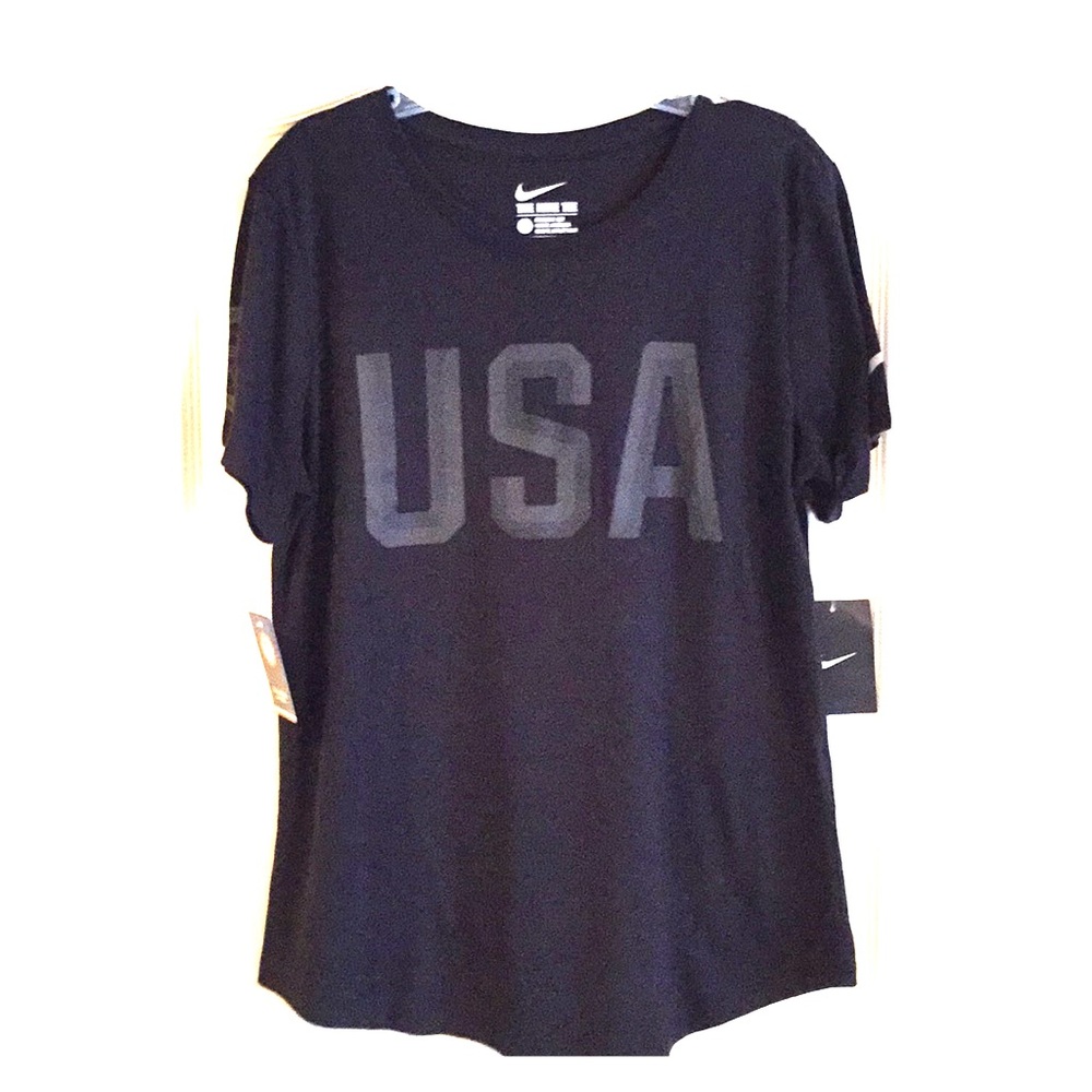 Nike women’s top
